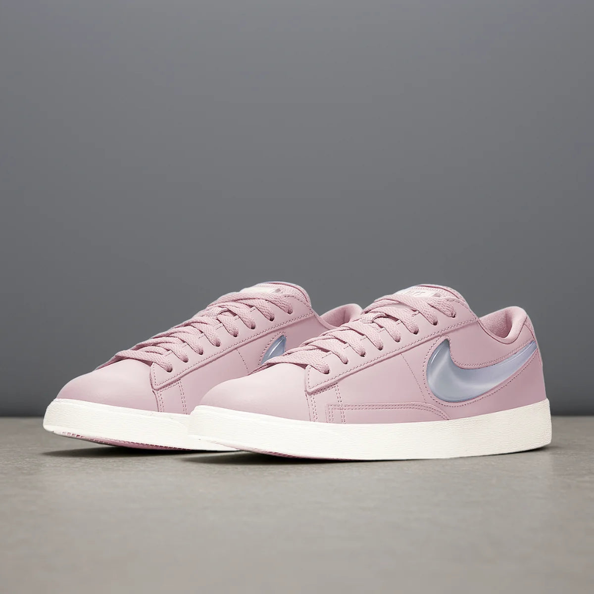 Nike Genuine Spring BLAZER LOW LX naisten nauhalliset lenkkarit AV9371-500