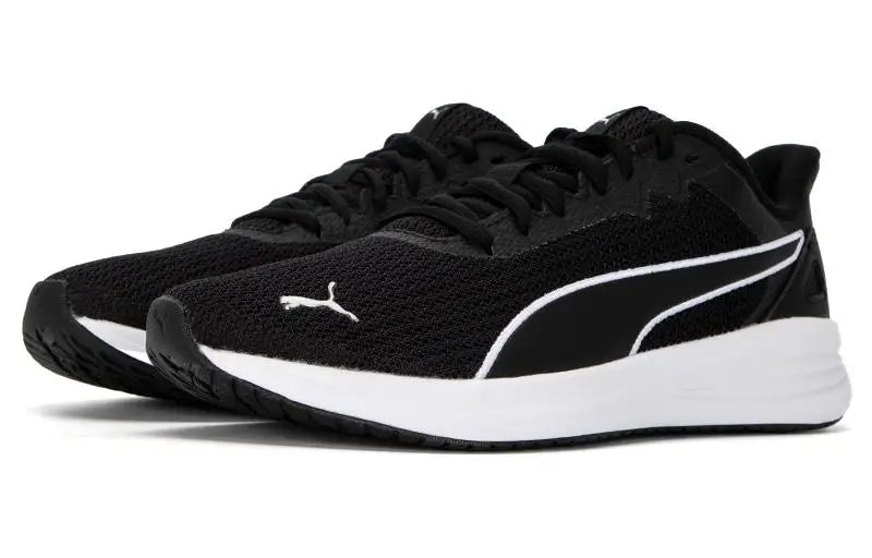 Chaussures de course basses en cuir synthétique moderne Puma Transport, modèle 377030-01, noir et blanc.