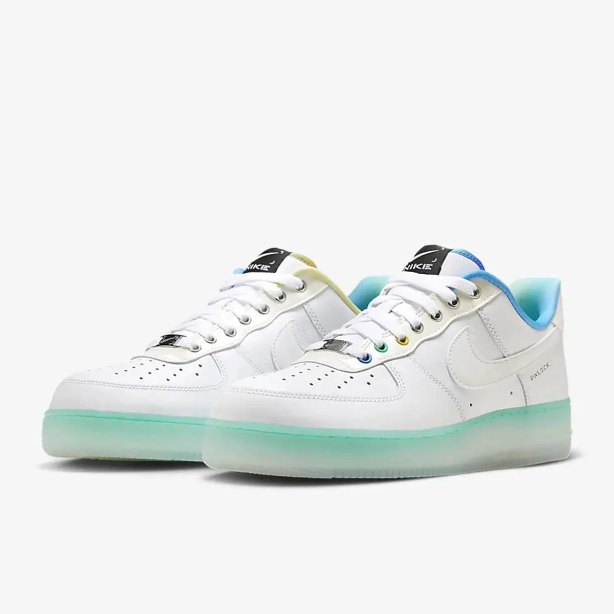 Nike uradni originalni moški športni čevlji Air Force 1 '07 PRM za prosti čas FJ7066-114
