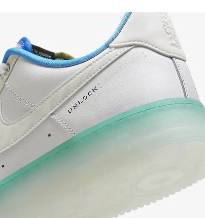 Nike uradni originalni moški športni čevlji Air Force 1 '07 PRM za prosti čas FJ7066-114
