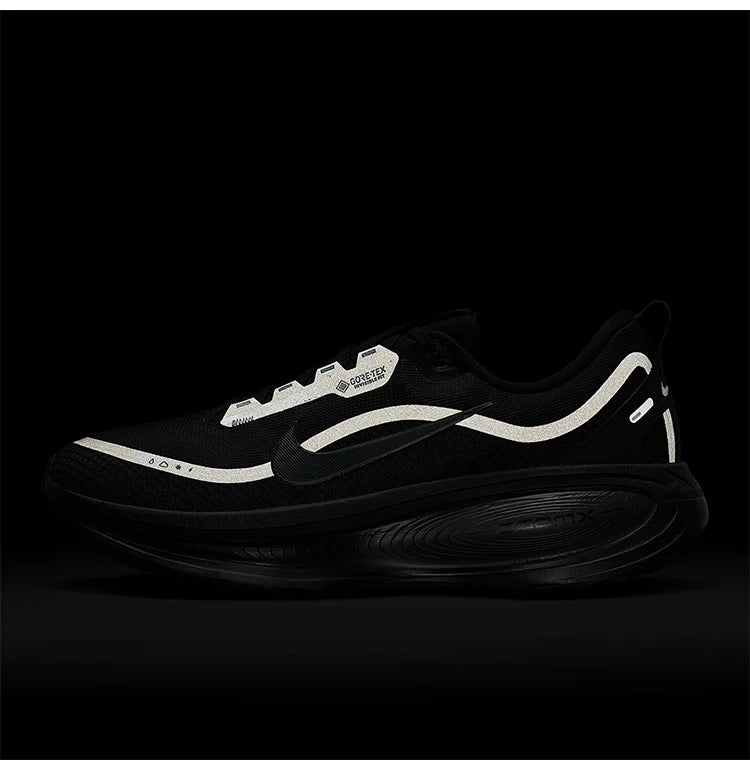 Nike Originals Vomero 18 slitstarka låga löparskor för herr HQ7001-001