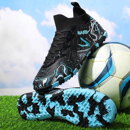 Chaussures de football, sneakers, chaussures de soccer, au-dessus de la cheville mais pas jusqu'au genou, semelle antidérapante à crampons.