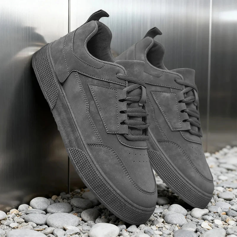 Casual sneakers i ruskind til mænd – stilfulde lave snøresko til hverdagsbrug og streetwear