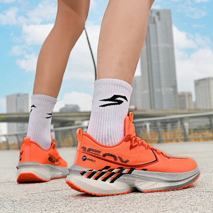 Moški športni čevlji Novi maratonški čevlji za prosti čas Lahki tekaški čevlji Mladinski udobni čevlji z mrežasto oblogo in blaženjem za vadbo na prostem