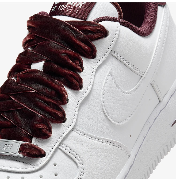 Originální dámské nízké retro lehké volnočasové tenisky Nike Air Force 1 HV4403-600