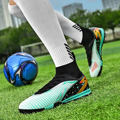 Nouvelles chaussures de football pour hommes, antidérapantes, pour futsal, à haute cheville, pour intérieur et extérieur, chaussures de sport de haute qualité, bottes de football ultralégères antidérapantes