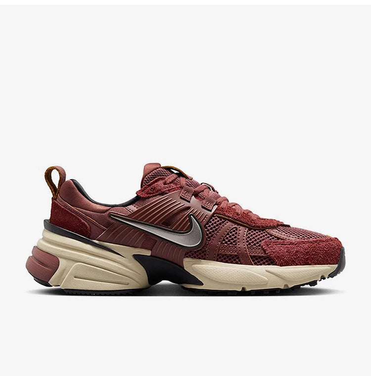 Nike Official Authentic W NIKE V2K RUN Retro-skor för kvinnor, slitstarka ”dad shoes” FN6703-201
