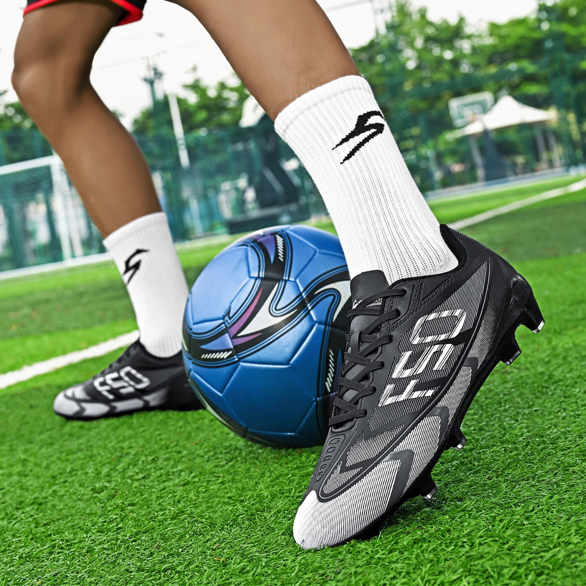 Chaussures de football pour hommes, crampons AG FG pour terrains durs, amortissement des chocs, confort, résistance à l'usure, idéales pour les matchs sur gazon naturel.