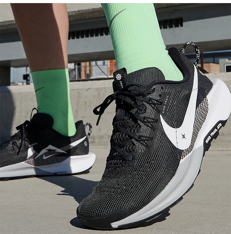 Offizielle Nike Pegasus Trail 5 Offroad-Schnürlaufschuhe für Damen DV3865-001