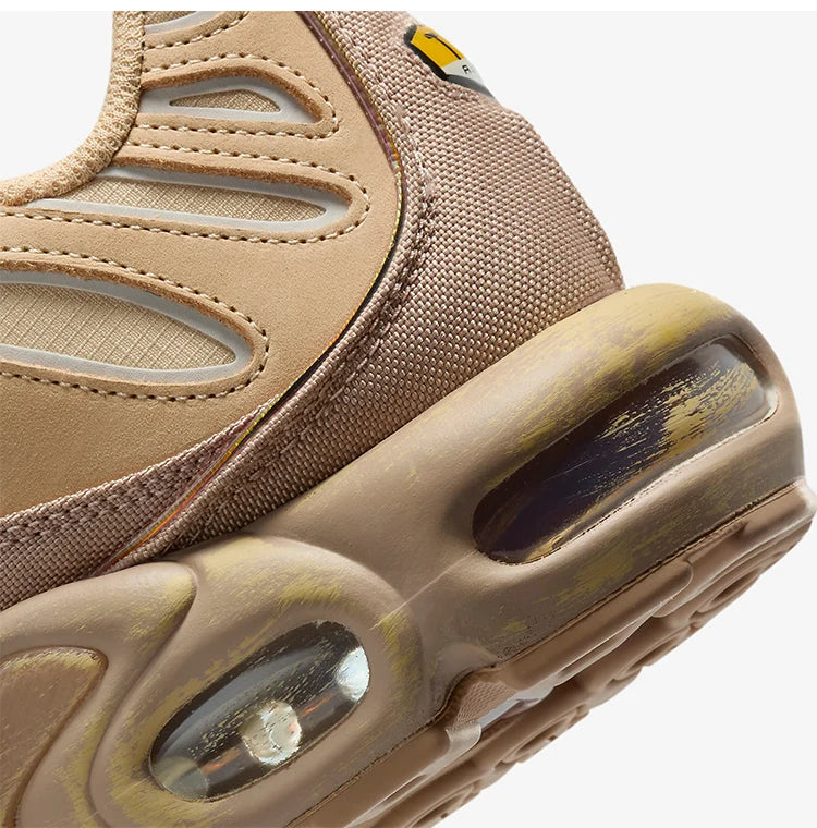 Nike originalni Air Max Plus udobni moški tekaški copati FZ5049-222