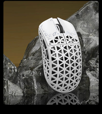 ATTACK SHARK R5 Ultra Carbon Fiber kabellose Gaming-Maus, PixArt PAW3950MAX Gaming-Sensor, 42000DPI, 8000Hz, MCU Nordic 52840