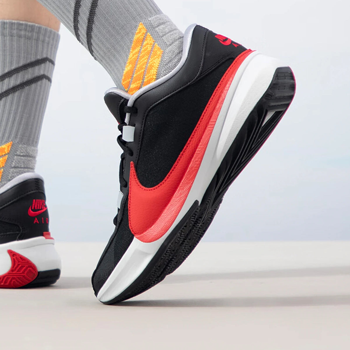 Uradni originalni moški košarkarski trening čevlji Nike Zoom Freak 5 EP DX4996-004