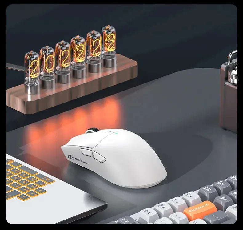 ATTACK SHARK X11SE ultra lagani bežični gaming miš, životni vijek od 20Million ciklusa, PAW3311 Gaming, 22KDPI, 400IPS, 40G, 1KHz, 65 Hours, 30mAH