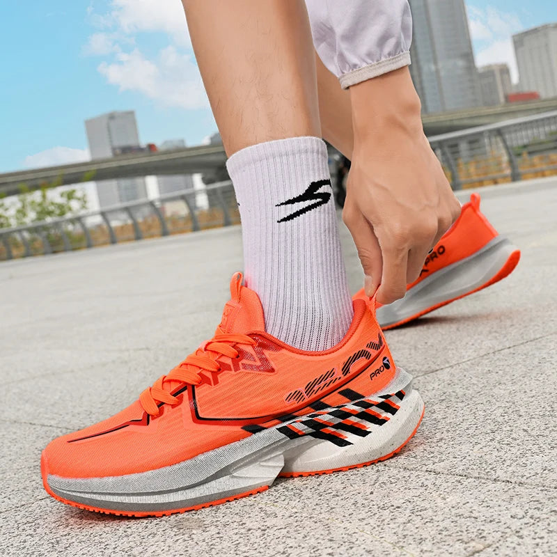 Moški športni čevlji Novi maratonški čevlji za prosti čas Lahki tekaški čevlji Mladinski udobni čevlji z mrežasto oblogo in blaženjem za vadbo na prostem