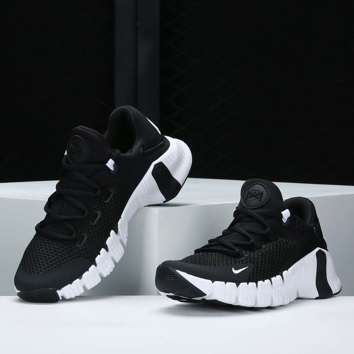 Nike Original Damen Free Metcon 4 Barfuß-Trainingsschuhe, atmungsaktiv und gepolstert, CZ0596-010