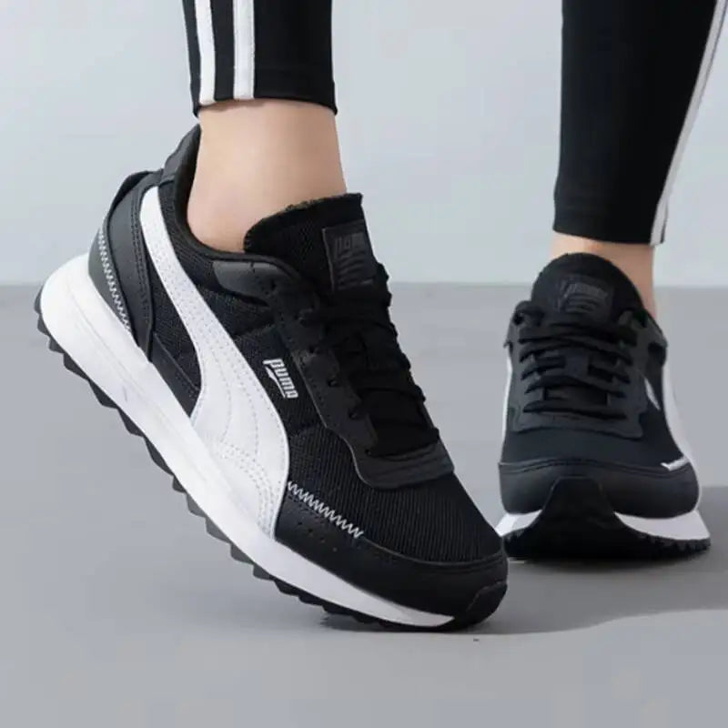 Nouvelles baskets unisexes PUMA Road Rider 2026 avec ensemble de chaussettes, chaussures décontractées confortables et amortissantes, blanc noir 397432-05/947630-04