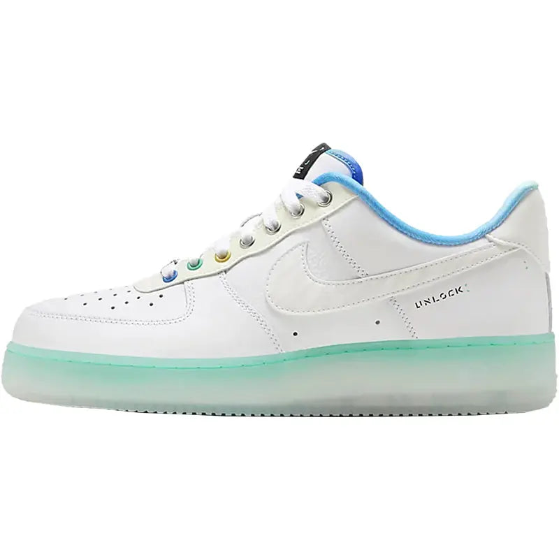 Nike uradni originalni moški športni čevlji Air Force 1 '07 PRM za prosti čas FJ7066-114