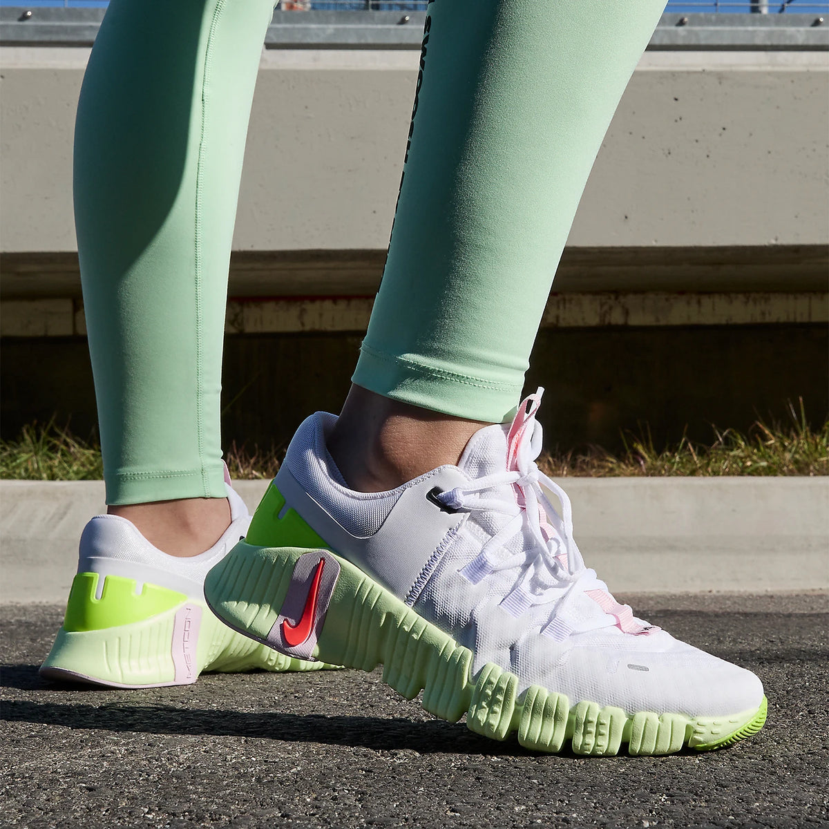 Nike originalni ženski lahki športni trening čevlji Free Metcon 5 DV3950-104