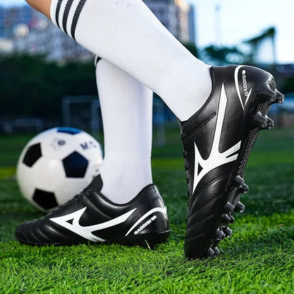 Nouvelles chaussures de football pour hommes, chaussures de football d'intérieur pour adultes, crampons de football antidérapants, crampons de sport ultralégers, crampons de futsal, entraînement sur gazon, confortables.