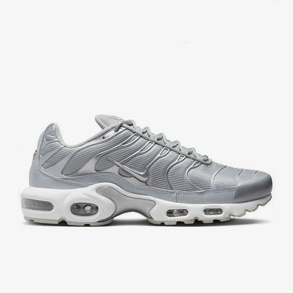 Uradni avtentični moški tekaški copati Nike AIR MAX PLUS z oblazinjenjem FJ1012-095