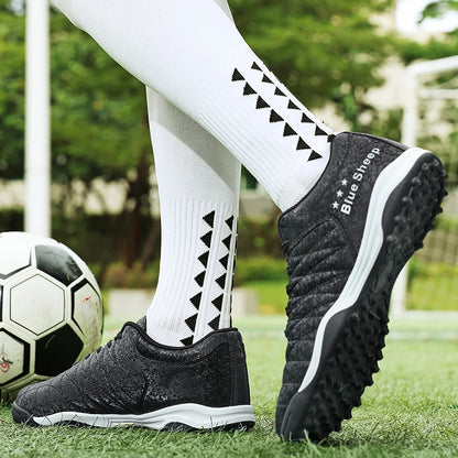Nouveaux hommes chaussures de Football baskets bottes de Football antidérapant herbe intérieur haute qualité Match lumière Futsal crampons vente chaude en plein air