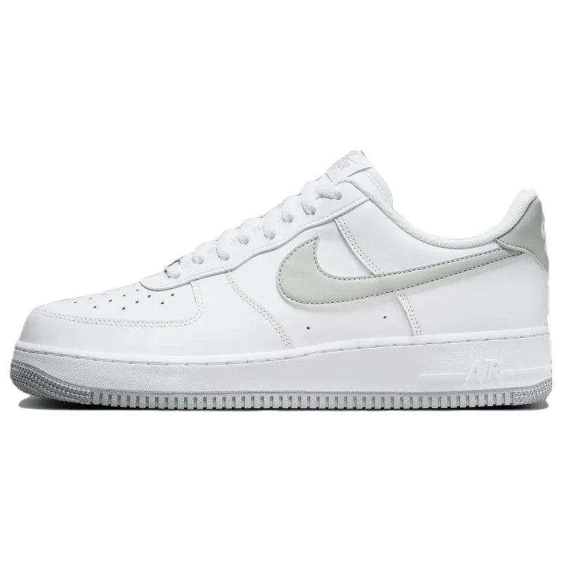 Nike Air Force 1 '07 Bianco Grigio Fumo Chiaro Scarpe da skate casual comode con ammortizzazione AF1 basse da uomo Streetwear FJ4146-100