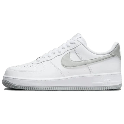 Nike Air Force 1 '07 Bianco Grigio Fumo Chiaro Scarpe da skate casual comode con ammortizzazione AF1 basse da uomo Streetwear FJ4146-100