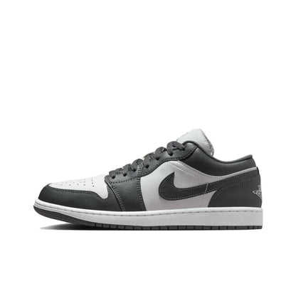 Nike Air Jordan 1 Low unisex košarkarske copate, klasična oblazinjenost, udobje, lahkost in podpora za športno in vsakodnevno nošenje DC0774-101