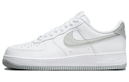 Nike Air Force 1 '07 Bianco Grigio Fumo Chiaro Scarpe da skate casual comode con ammortizzazione AF1 basse da uomo Streetwear FJ4146-100