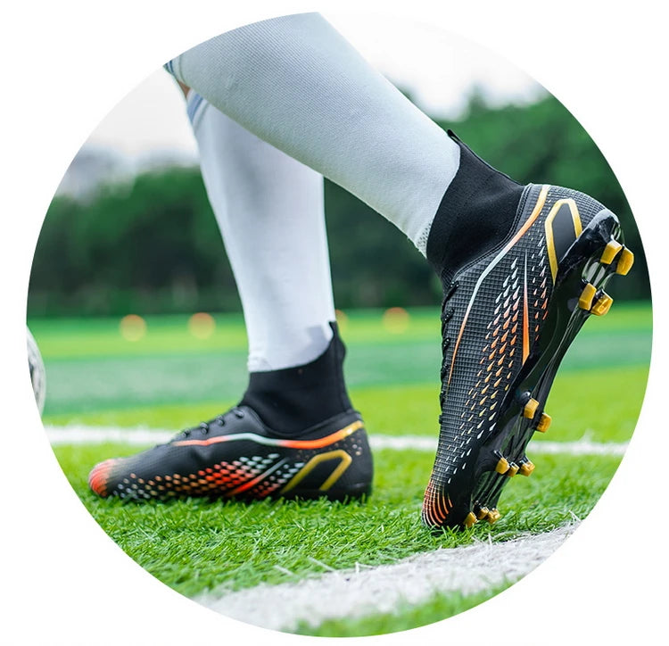 Chaussures de football à crampons multiples, semelle extérieure en caoutchouc à crampons courts et denses, semelle intermédiaire en EVA amortissante, tige synthétique douce et respirante, confort